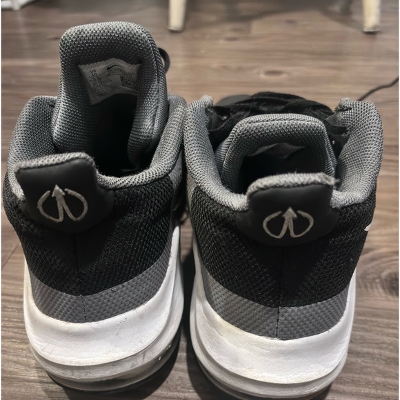 Nike Airmax Impact 3, black/gray/white mens shoes size 10; 8/10 condition - Picture 3 of 5